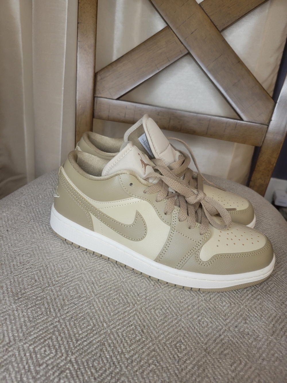 Air Jordan 1 Low - Picture 3 of 10